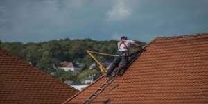 D Saunders Roofing & Building